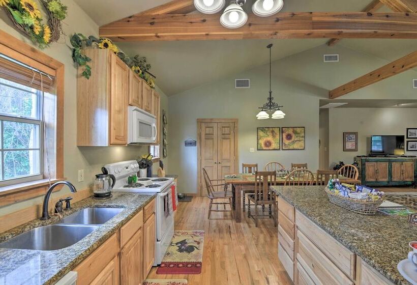 Pet Friendly Glen Rose Retreat W/ Screened Deck!