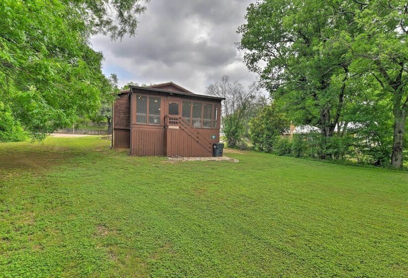 Pet Friendly Glen Rose Retreat W/ Screened Deck!