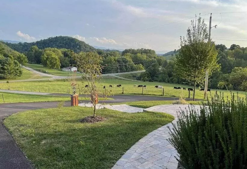 Family Friendly Retreat: Enjoy Year Round Fun