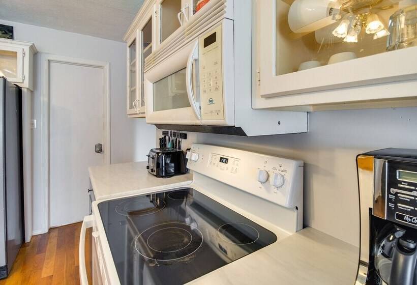 Spacious White Rivers Jewel: Fishing Haven!