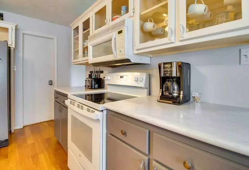 Spacious White Rivers Jewel: Fishing Haven!