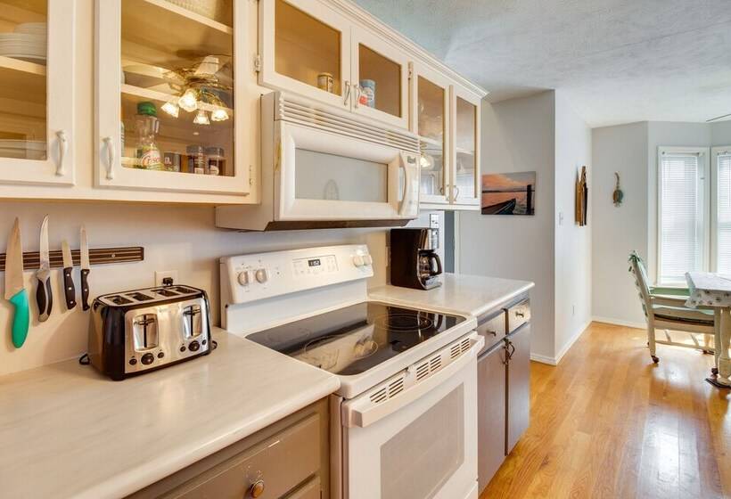 Spacious White Rivers Jewel: Fishing Haven!