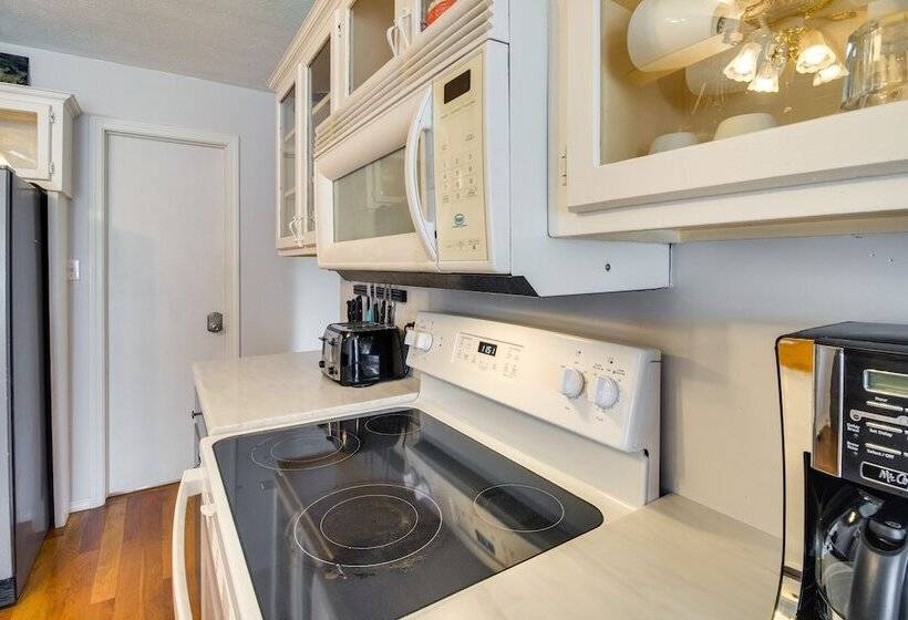 Spacious White Rivers Jewel: Fishing Haven!