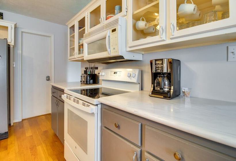 Spacious White Rivers Jewel: Fishing Haven!