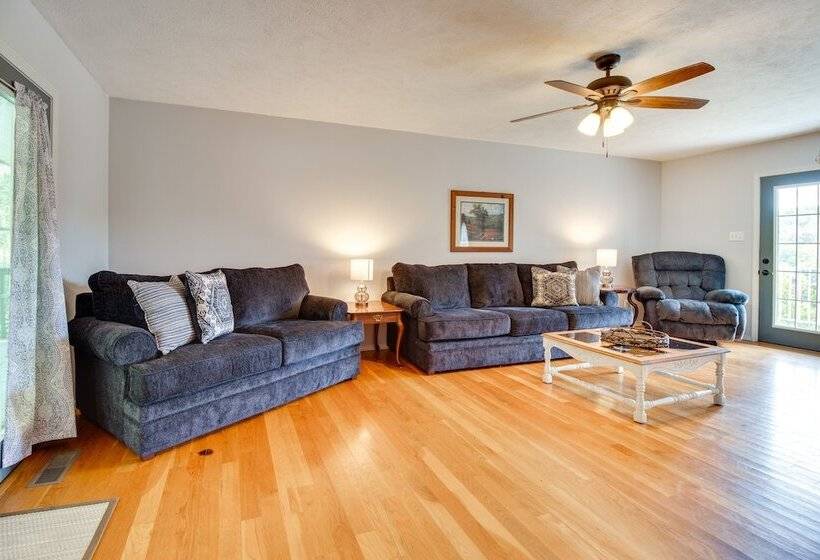 Spacious White Rivers Jewel: Fishing Haven!