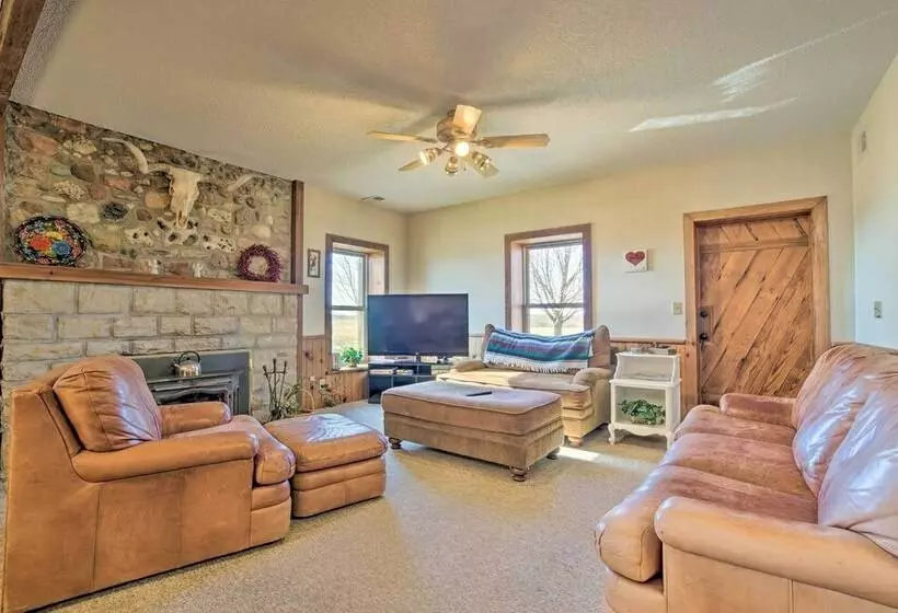 Historic Farmhouse On 7 Acres W/ Stellar View!