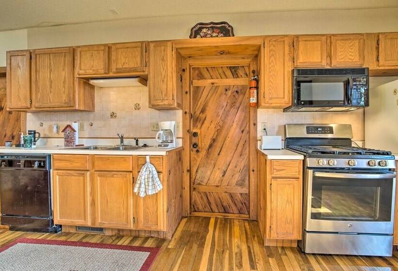 Historic Farmhouse On 7 Acres W/ Stellar View!