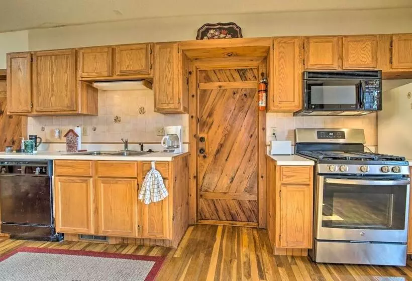 Historic Farmhouse On 7 Acres W/ Stellar View!