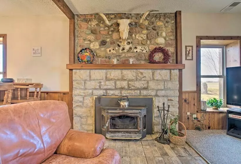 Historic Farmhouse On 7 Acres W/ Stellar View!