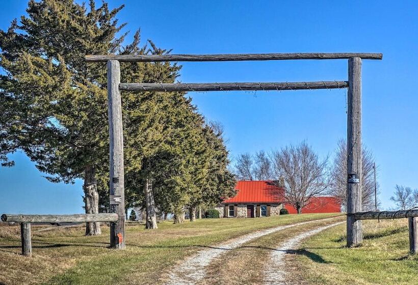Historic Farmhouse On 7 Acres W/ Stellar View!