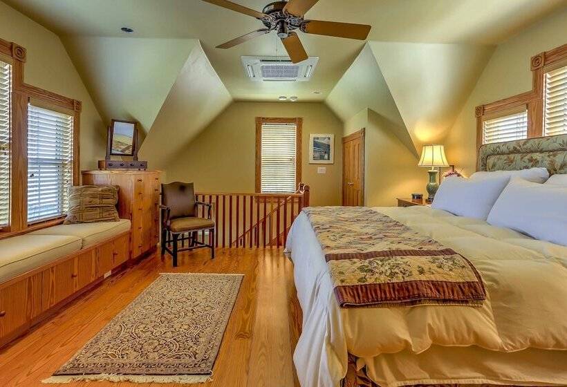 Historic Manteo House On Roanoke Sound W/ Dock!