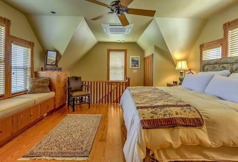 Historic Manteo House On Roanoke Sound W/ Dock!