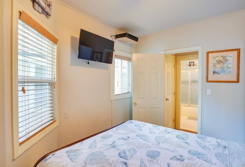 Historic Nautical Retreat Steps From Beach & Bites