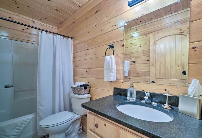 Hiwassee Hideaway  Cabin W/ Mountain Views!