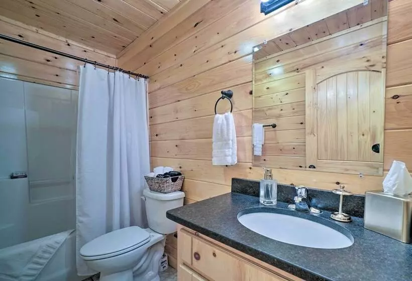 Hiwassee Hideaway  Cabin W/ Mountain Views!