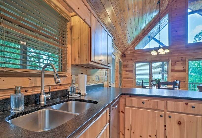 Hiwassee Hideaway  Cabin W/ Mountain Views!