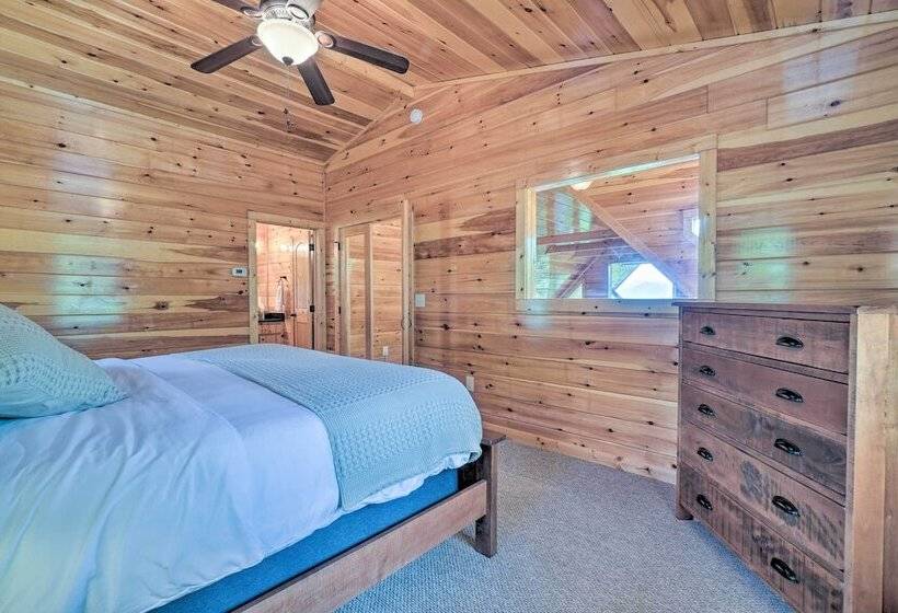 Hiwassee Hideaway  Cabin W/ Mountain Views!