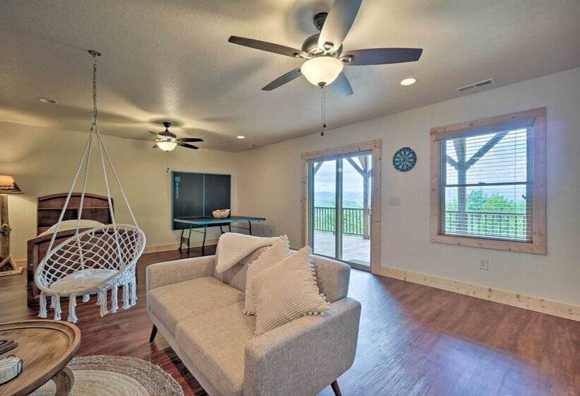 Hiwassee Hideaway  Cabin W/ Mountain Views!