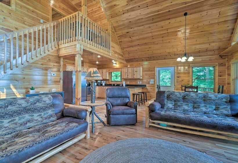 Hiwassee Hideaway  Cabin W/ Mountain Views!