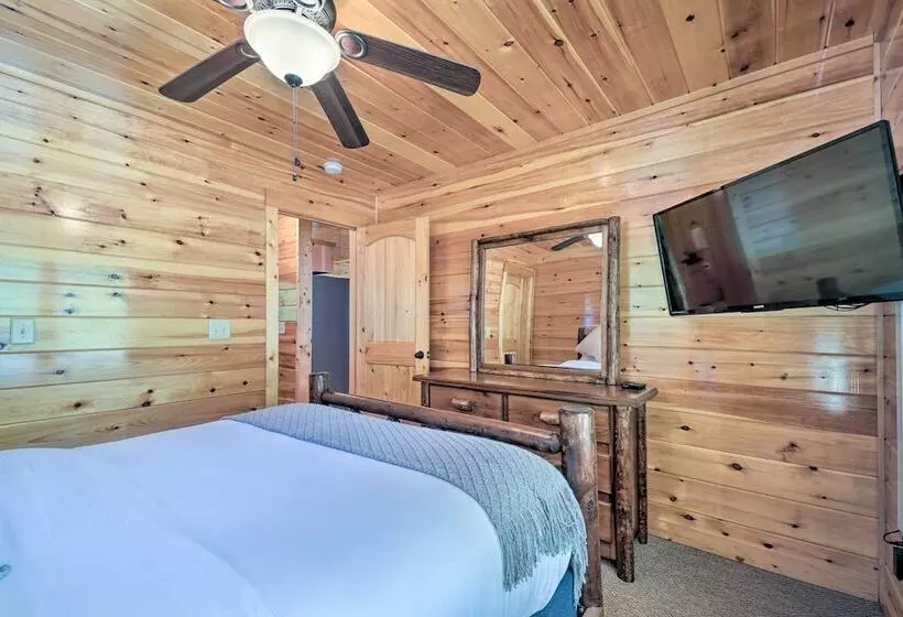 Hiwassee Hideaway  Cabin W/ Mountain Views!