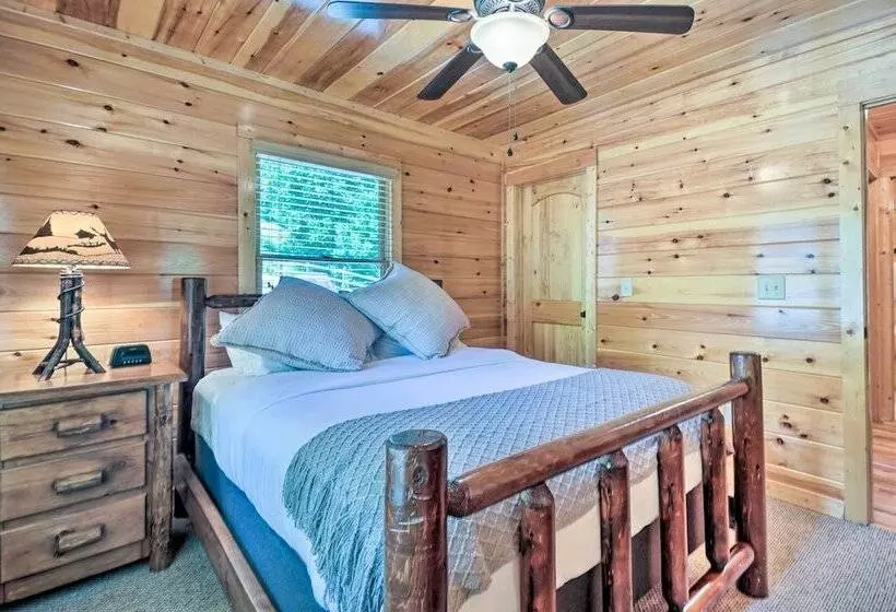 Hiwassee Hideaway  Cabin W/ Mountain Views!