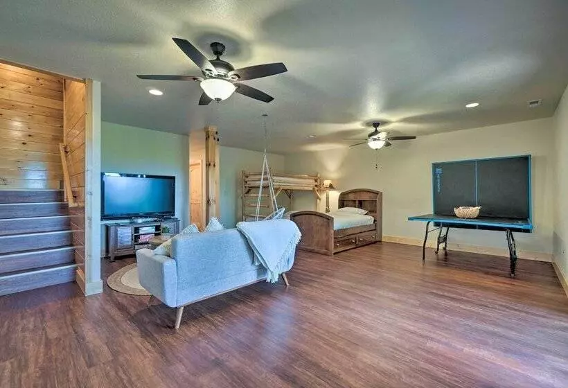 Hiwassee Hideaway  Cabin W/ Mountain Views!