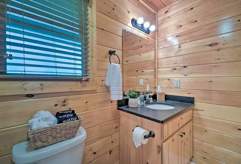 Hiwassee Hideaway  Cabin W/ Mountain Views!