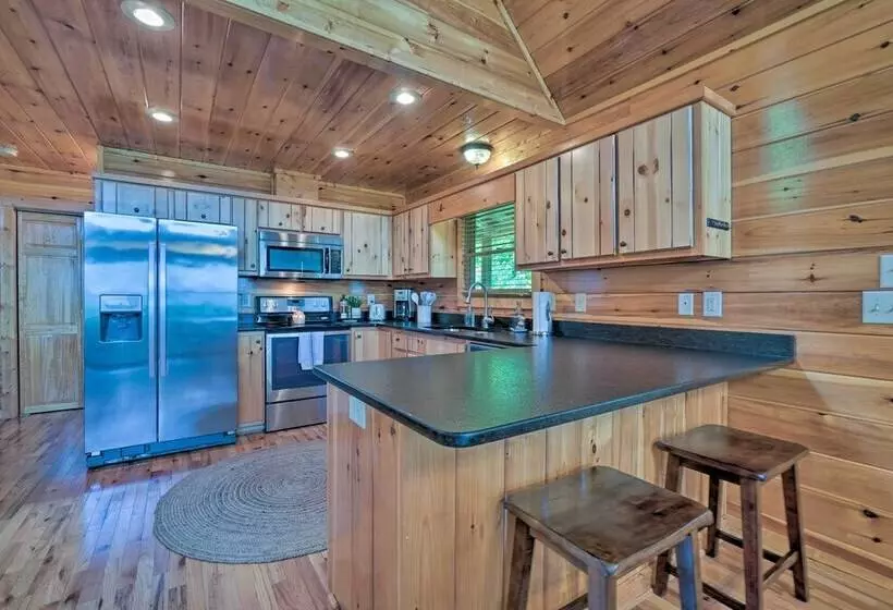 Hiwassee Hideaway  Cabin W/ Mountain Views!