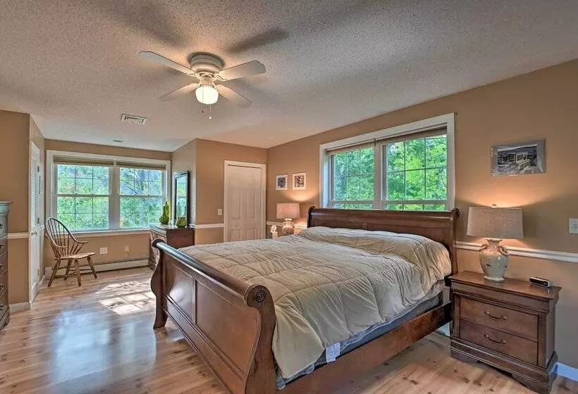 Inviting Lakefront Home: Seasonal Boat Dock!