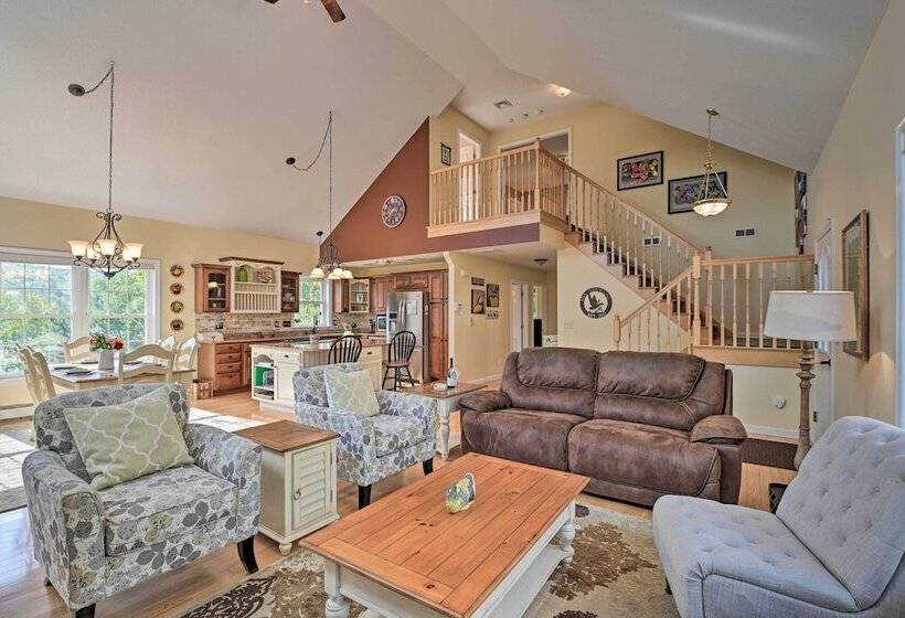 Inviting Lakefront Home: Seasonal Boat Dock!