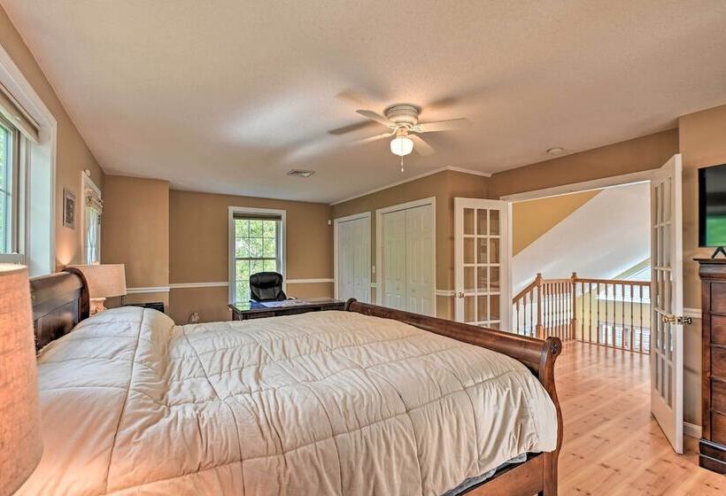 Inviting Lakefront Home: Seasonal Boat Dock!