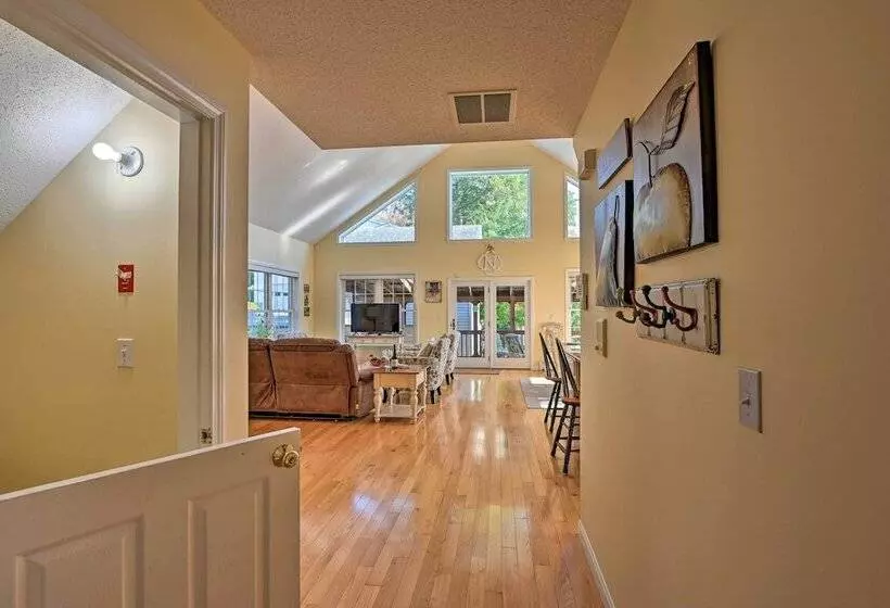 Inviting Lakefront Home: Seasonal Boat Dock!