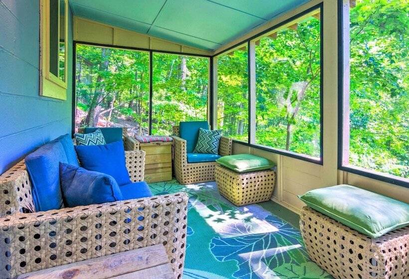 Game Room & Mountain Views: Lake Lure Retreat!