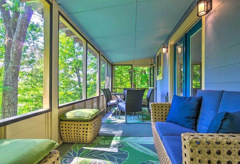 Game Room & Mountain Views: Lake Lure Retreat!