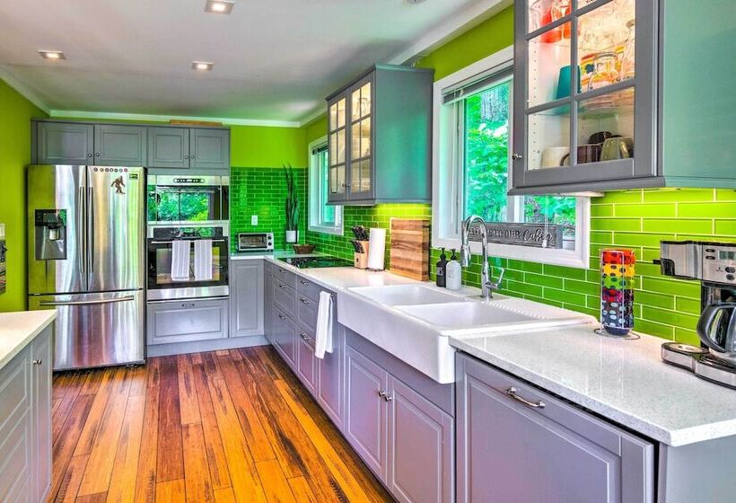 Game Room & Mountain Views: Lake Lure Retreat!