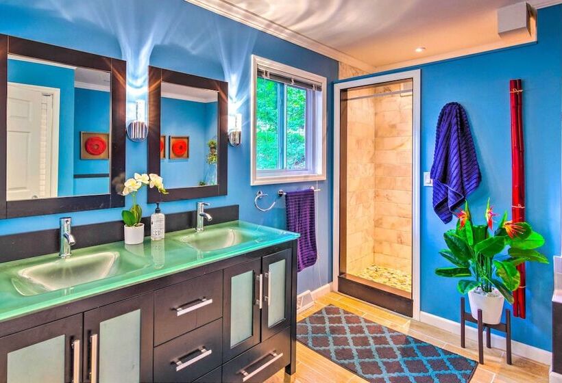 Game Room & Mountain Views: Lake Lure Retreat!