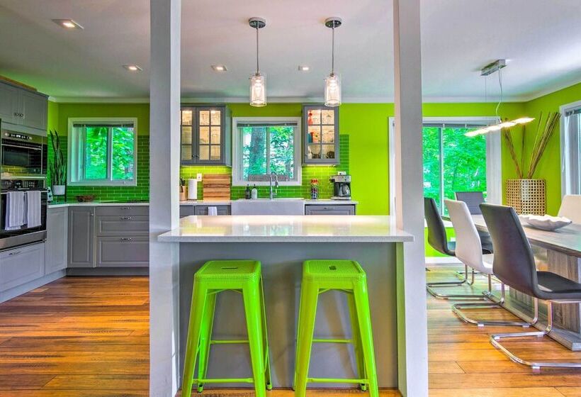 Game Room & Mountain Views: Lake Lure Retreat!