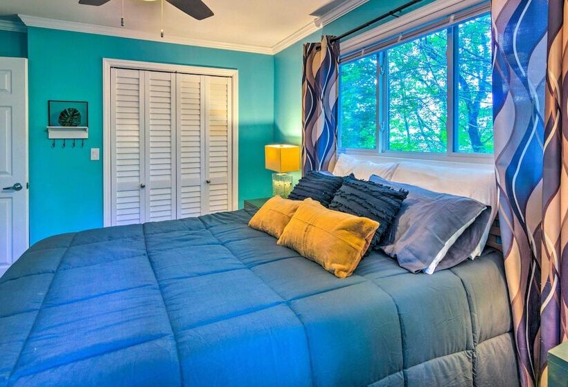 Game Room & Mountain Views: Lake Lure Retreat!