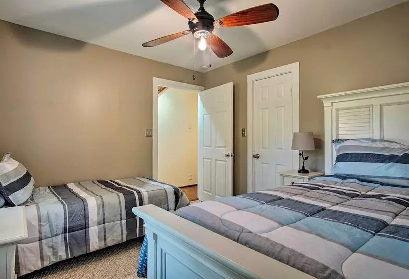 Large Home W/ Hot Tub < 1 Mi To Lake Michigan!