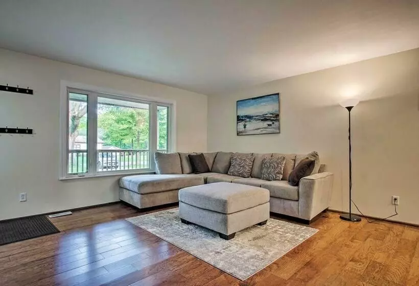 Large Home W/ Hot Tub < 1 Mi To Lake Michigan!