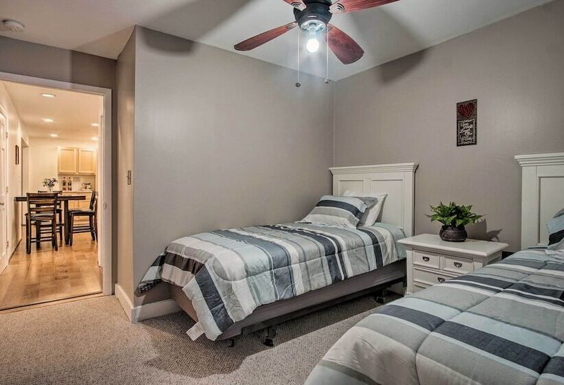 Large Home W/ Hot Tub < 1 Mi To Lake Michigan!