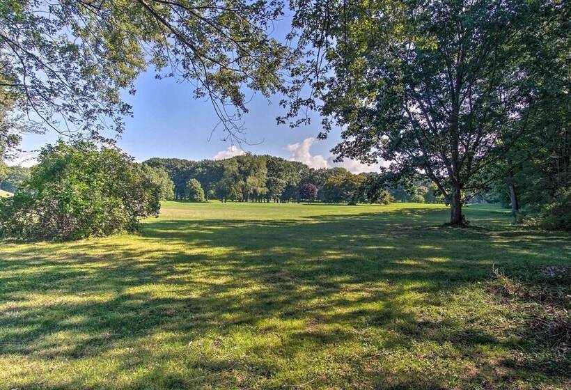 Large Home W/ Hot Tub < 1 Mi To Lake Michigan!