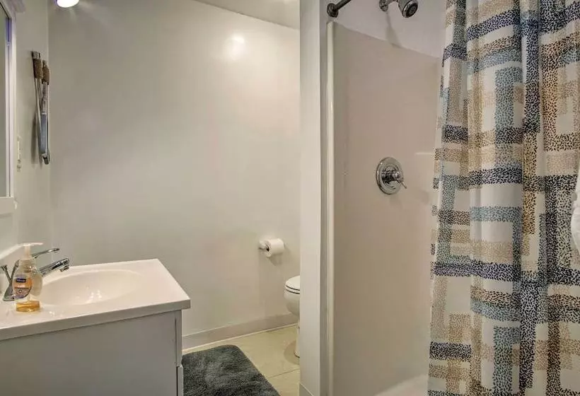 Large Home W/ Hot Tub < 1 Mi To Lake Michigan!