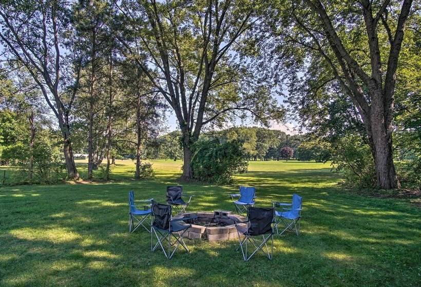 Large Home W/ Hot Tub < 1 Mi To Lake Michigan!