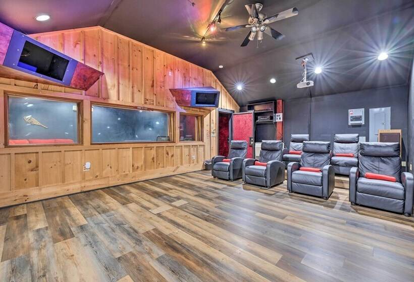 Luxe Cresco Lodge On Creek W/ Movie Theater & Deck
