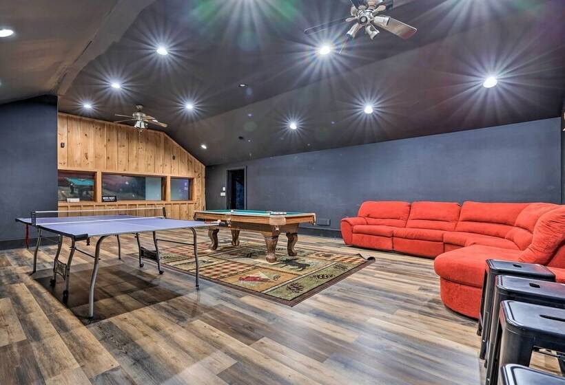 Luxe Cresco Lodge On Creek W/ Movie Theater & Deck