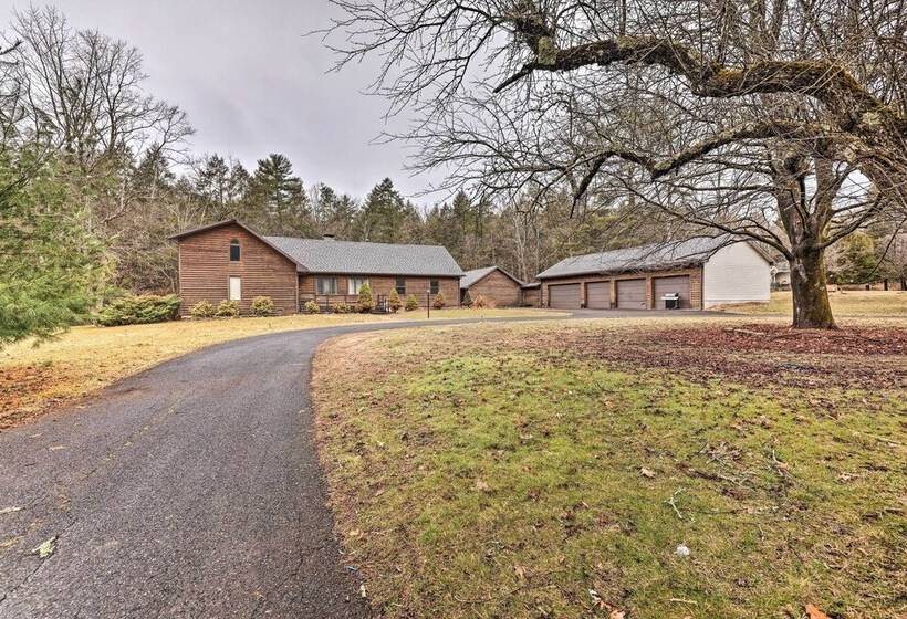 Luxe Cresco Lodge On Creek W/ Movie Theater & Deck