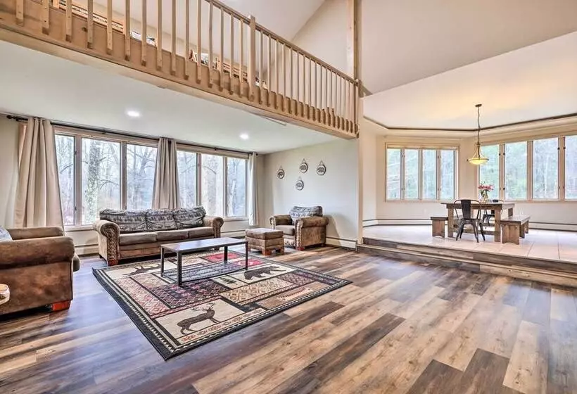 Luxe Cresco Lodge On Creek W/ Movie Theater & Deck