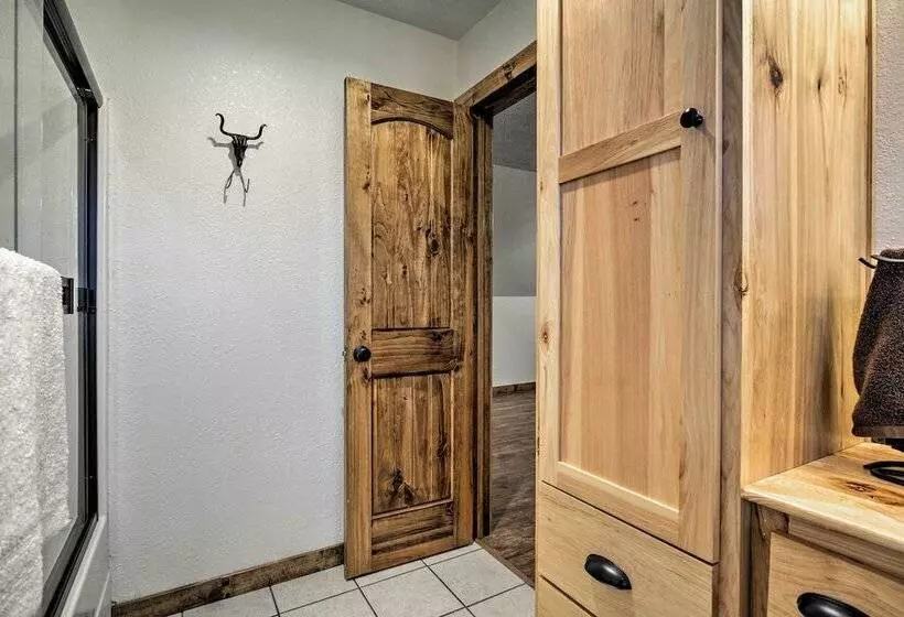 Luxury Cabin W/ Pond, Working Ranch Near Nevada