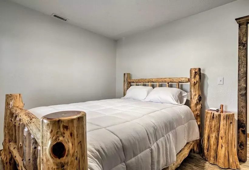 Luxury Cabin W/ Pond, Working Ranch Near Nevada